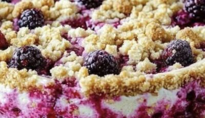 Cream Cheese Coffee Cake with Raspberries (Low-Carb & Keto-Friendly)